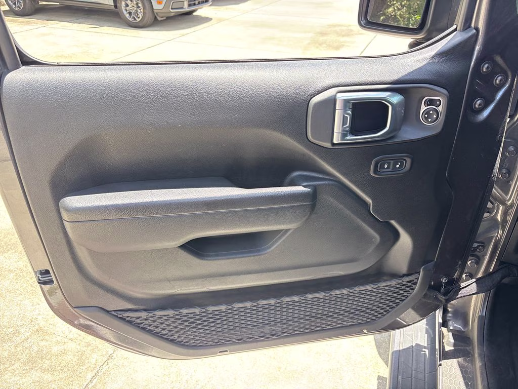 2022 Granite Crystal Metallic Clearcoat Jeep Gladiator Willys 4X4 Truck