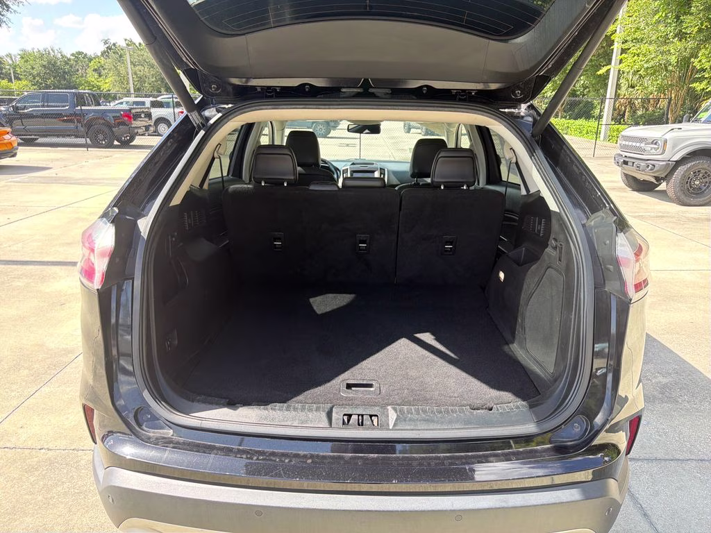 2020 Agate Black Ford Edge Titanium FWD SUV