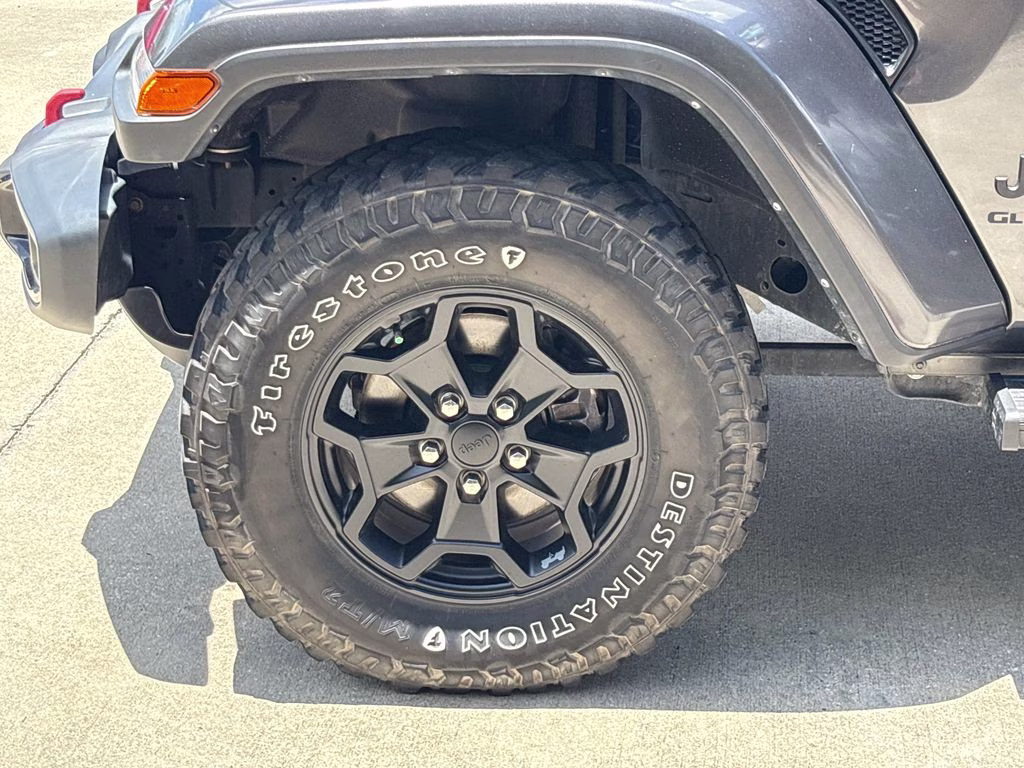 2022 Granite Crystal Metallic Clearcoat Jeep Gladiator Willys 4X4 Truck