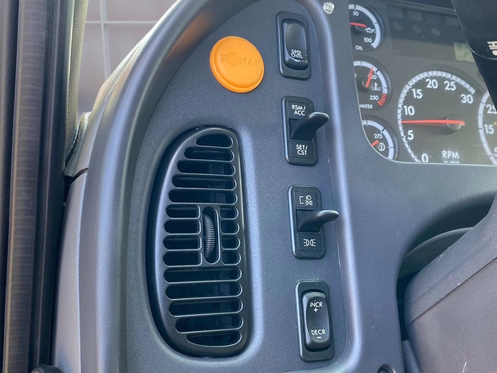 2015 White Freightliner 108SD Bucket Truck