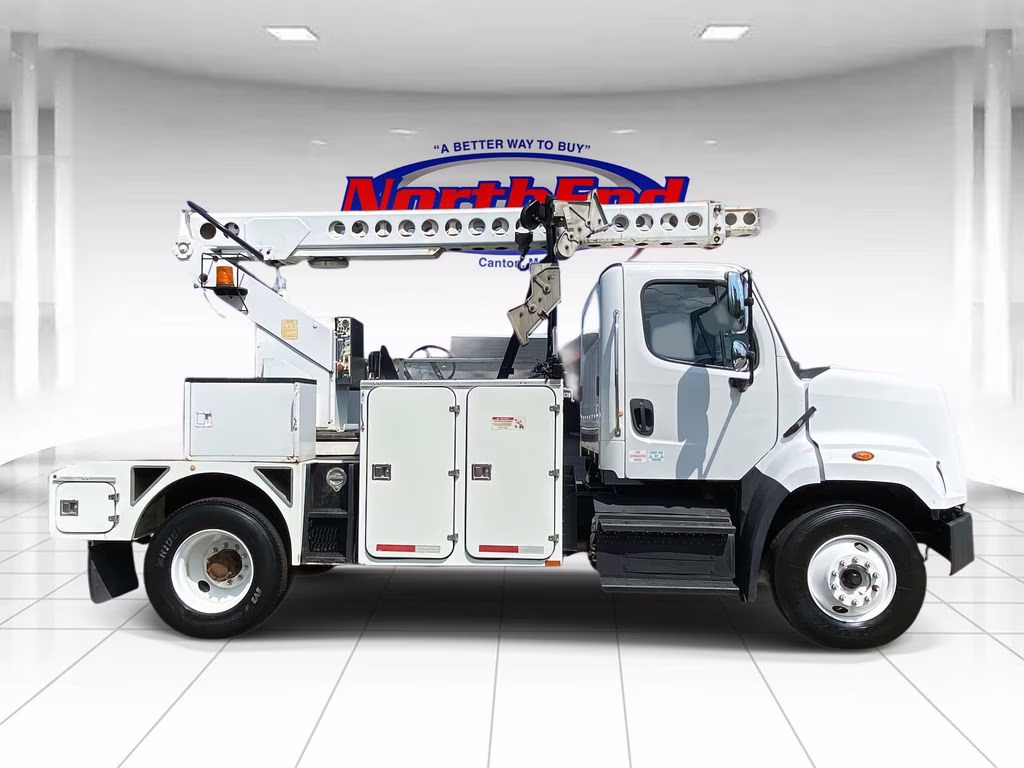 2015 White Freightliner 108SD Bucket Truck