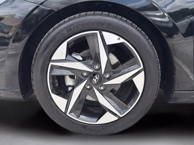 2023 Phantom Black Hyundai Elantra Limited FWD Sedan