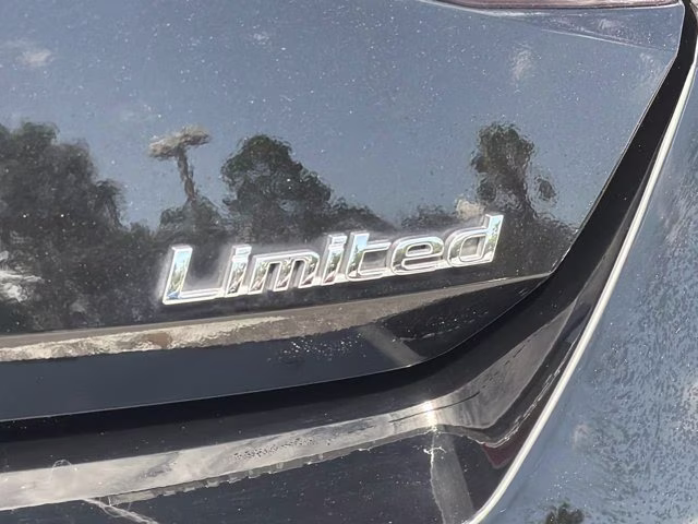 2023 Phantom Black Hyundai Elantra Limited FWD Sedan