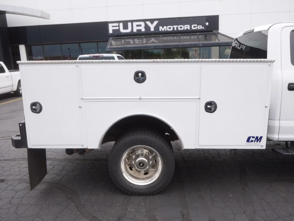 2019 White Ford Super Duty F-550 DRW XLT 4X4 Chassis