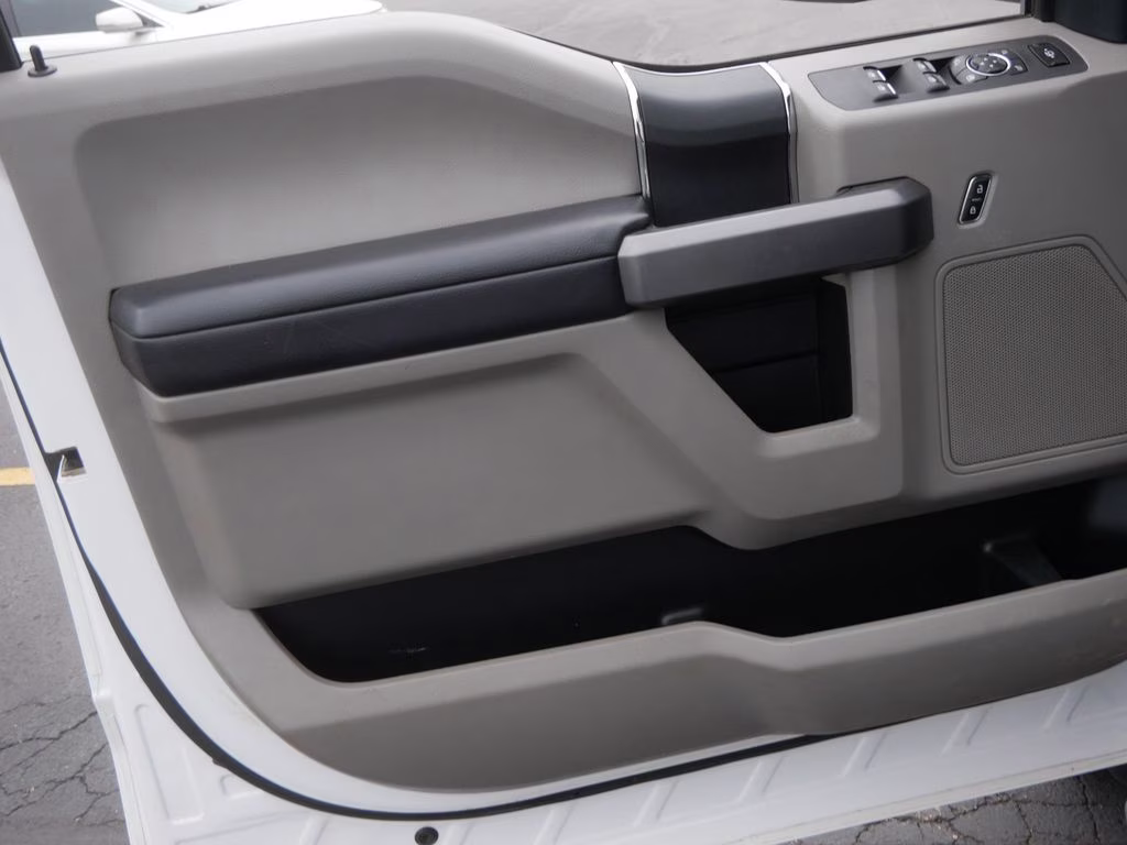 2019 White Ford Super Duty F-550 DRW XLT w/ CM Truck Beds Aluminum Service Body 4X4 Chassis