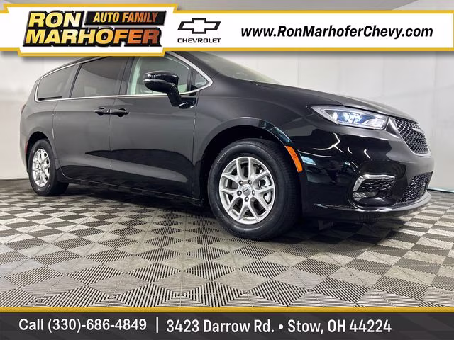 2024 Diamond Black Crystal Pearlcoat Chrysler Pacifica Touring L FWD Van