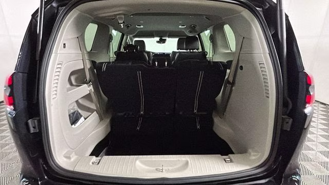 2024 Diamond Black Crystal Pearlcoat Chrysler Pacifica Touring L FWD Van