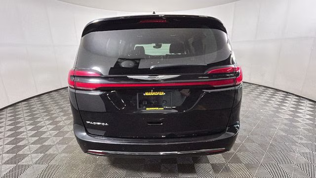 2024 Diamond Black Crystal Pearlcoat Chrysler Pacifica Touring L FWD Van