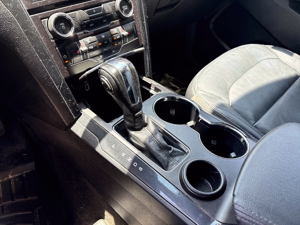 2018 Ingot Silver Ford Explorer XLT FWD SUV
