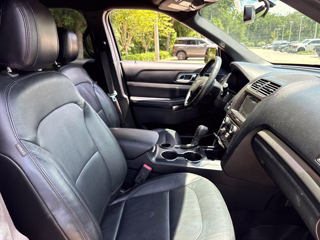 2018 Ingot Silver Ford Explorer XLT FWD SUV
