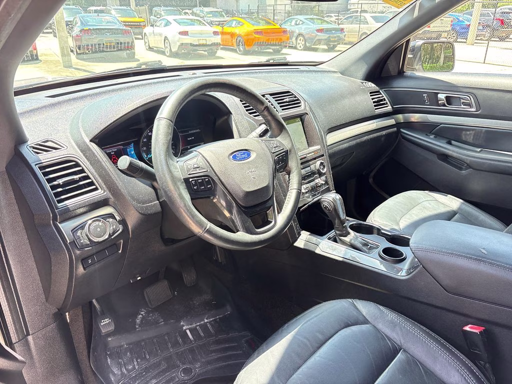 2018 Ingot Silver Ford Explorer XLT FWD SUV