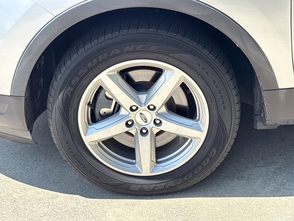 2018 Ingot Silver Ford Explorer XLT FWD SUV