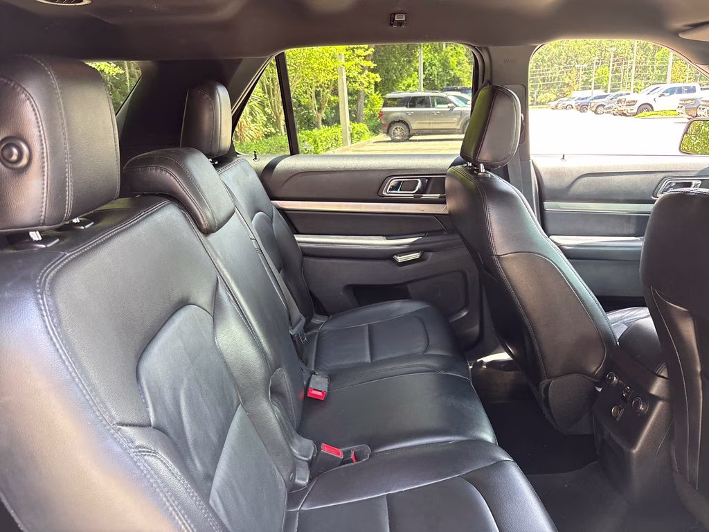 2018 Ingot Silver Ford Explorer XLT FWD SUV