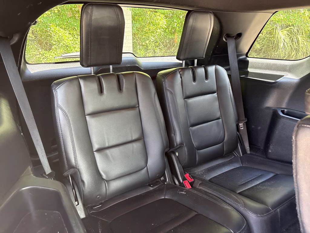 2018 Ingot Silver Ford Explorer XLT FWD SUV