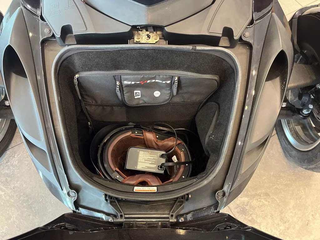 2013 Black Can-Am Spyder ST