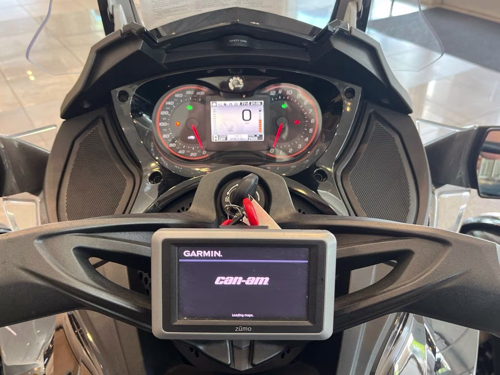 2013 Black Can-Am Spyder ST