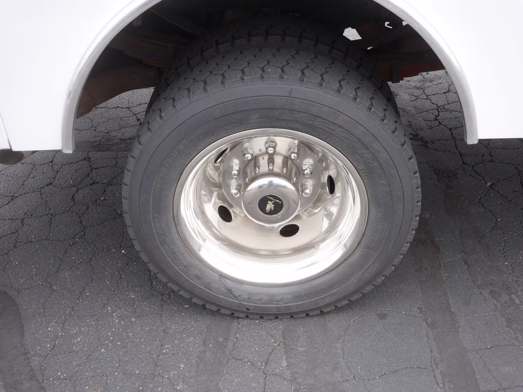 2019 White Ford Super Duty F-550 DRW XLT w/ CM Truck Beds Aluminum Service Body 4X4 Chassis