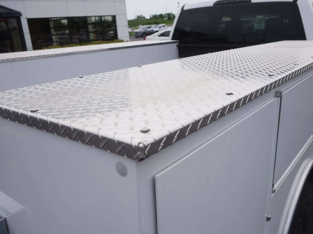 2019 White Ford Super Duty F-550 DRW XLT w/ CM Truck Beds Aluminum Service Body 4X4 Chassis