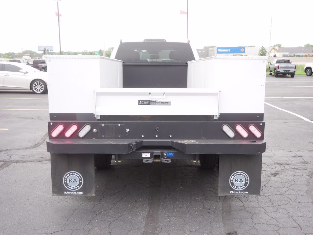 2019 White Ford Super Duty F-550 DRW XLT 4X4 Chassis