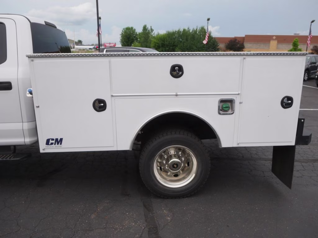 2019 White Ford Super Duty F-550 DRW XLT w/ CM Truck Beds Aluminum Service Body 4X4 Chassis
