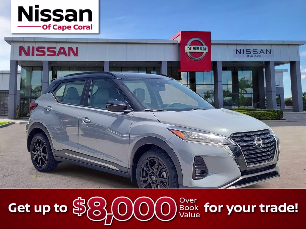 2022 Gray/Super Black Nissan Kicks SR FWD SUV