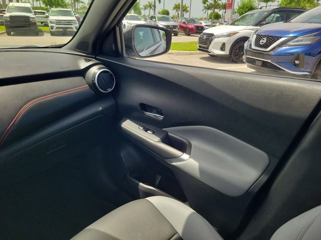 2022 Gray/Super Black Nissan Kicks SR FWD SUV