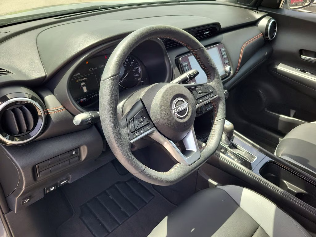 2022 Gray/Super Black Nissan Kicks SR FWD SUV
