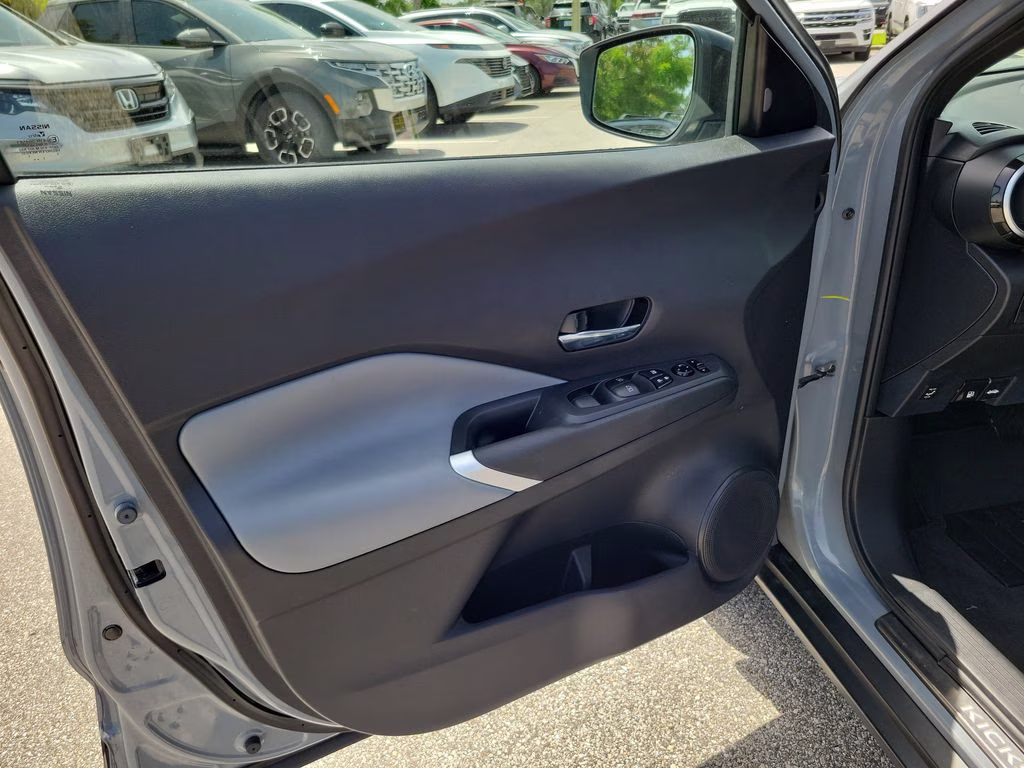 2022 Gray/Super Black Nissan Kicks SR FWD SUV