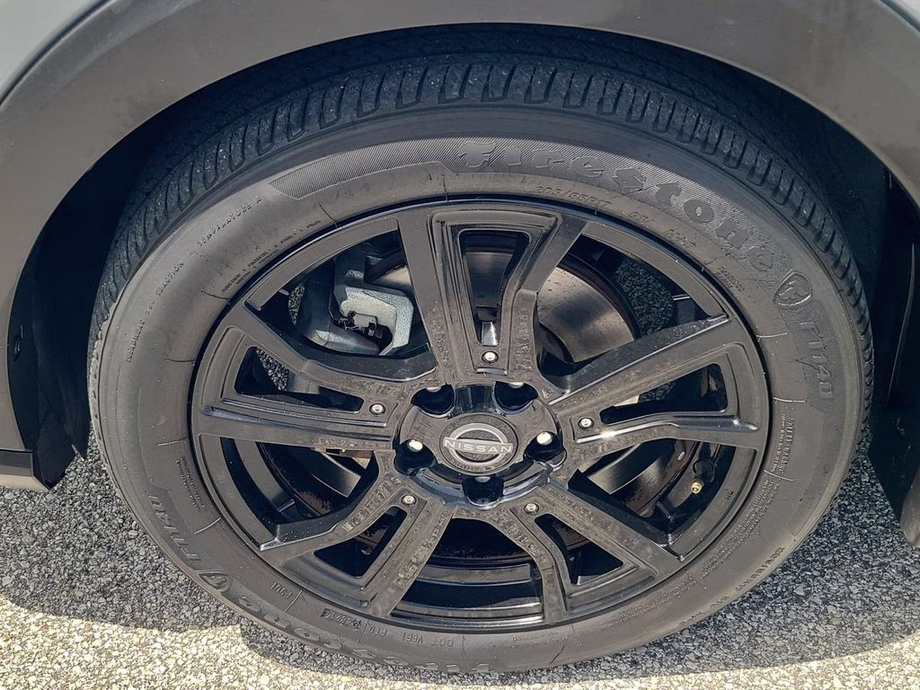 2022 Gray/Super Black Nissan Kicks SR FWD SUV
