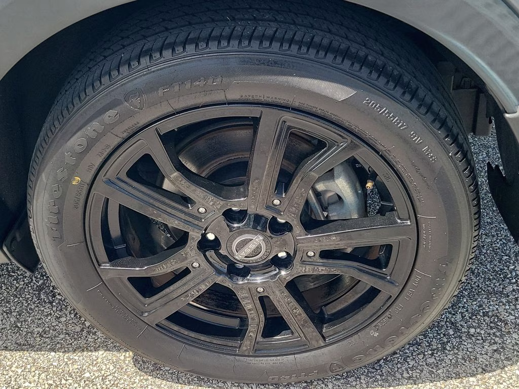 2022 Gray/Super Black Nissan Kicks SR FWD SUV