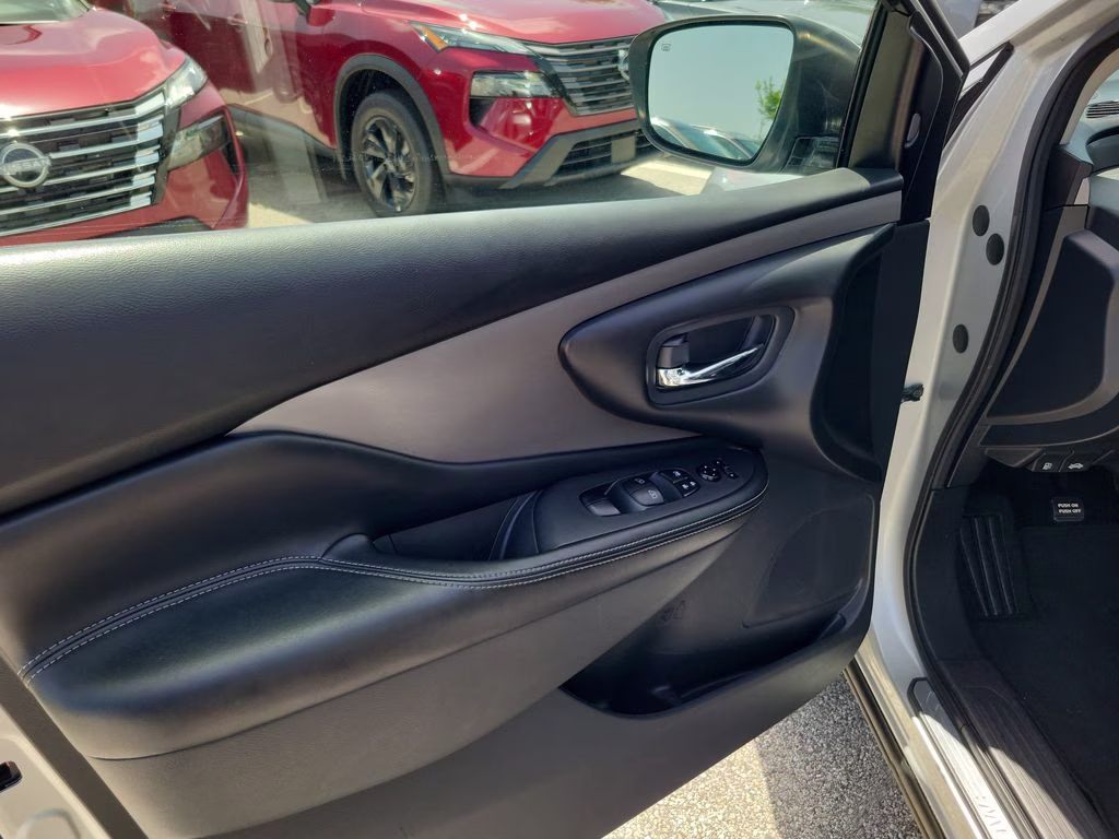2023 Brilliant Silver Metallic Nissan Murano SV FWD SUV