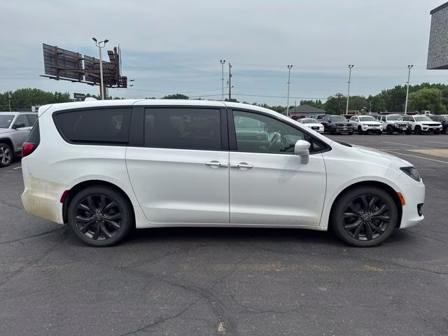 2019 Bright White Clearcoat Chrysler Pacifica Touring Plus FWD Van