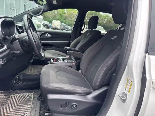 2019 Bright White Clearcoat Chrysler Pacifica Touring Plus FWD Van