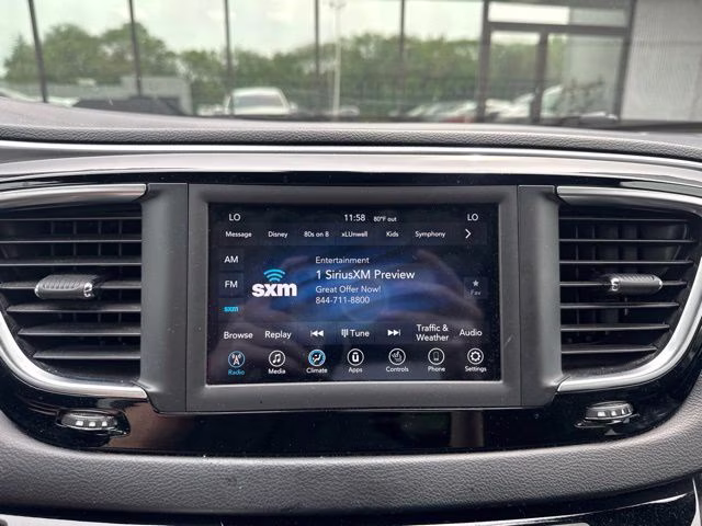 2019 Bright White Clearcoat Chrysler Pacifica Touring Plus FWD Van