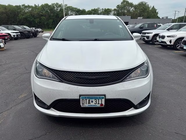 2019 Bright White Clearcoat Chrysler Pacifica Touring Plus FWD Van