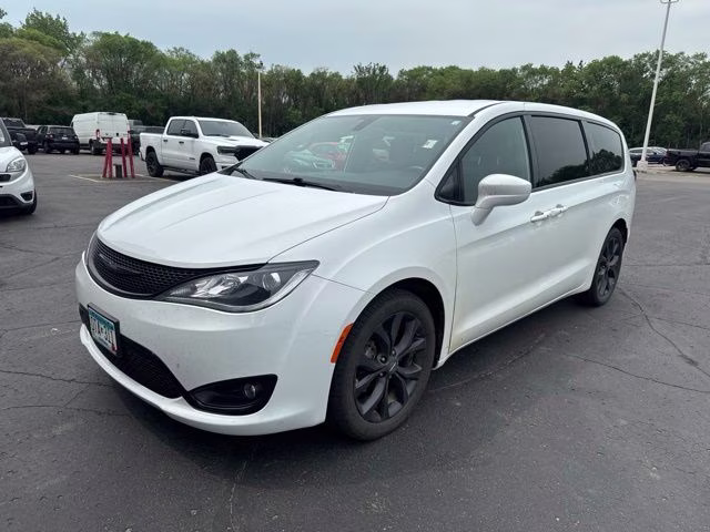 2019 Bright White Clearcoat Chrysler Pacifica Touring Plus FWD Van