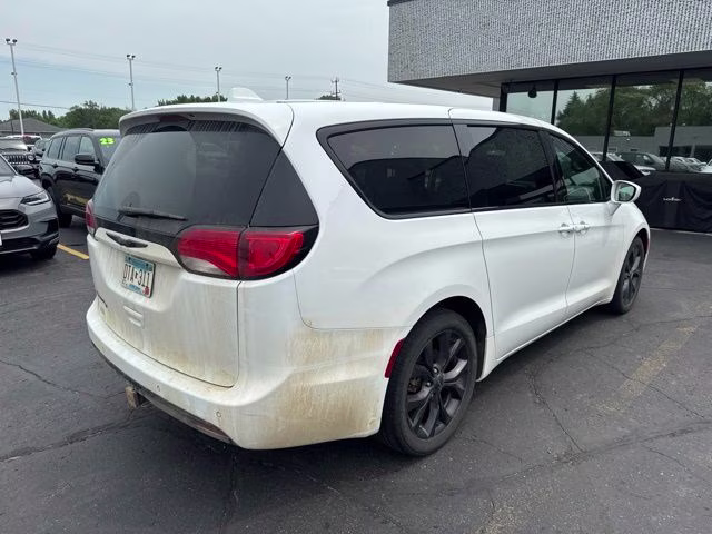 2019 Bright White Clearcoat Chrysler Pacifica Touring Plus FWD Van