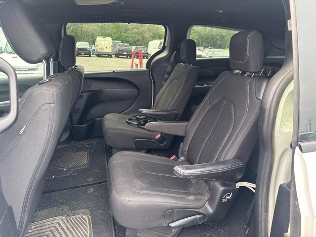 2019 Bright White Clearcoat Chrysler Pacifica Touring Plus FWD Van