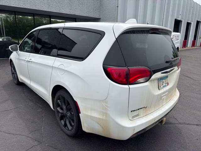 2019 Bright White Clearcoat Chrysler Pacifica Touring Plus FWD Van