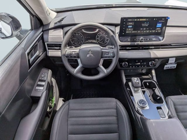 2026 White Diamond/Black Roof Mitsubishi Outlander Trail Edition AWD SUV
