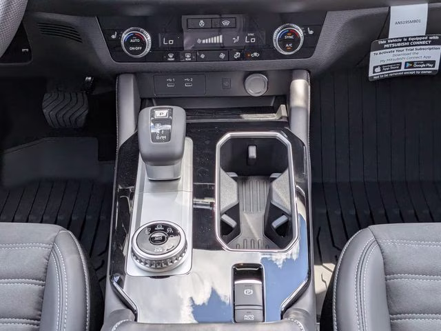 2026 White Diamond/Black Roof Mitsubishi Outlander Trail Edition AWD SUV