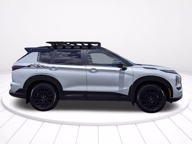 2026 White Diamond/Black Roof Mitsubishi Outlander Trail Edition AWD SUV