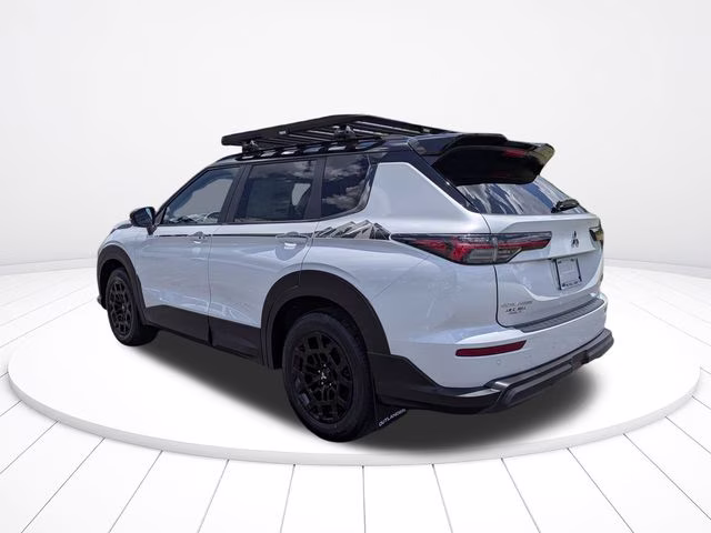 2026 White Diamond/Black Roof Mitsubishi Outlander Trail Edition AWD SUV