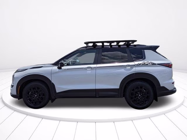2026 White Diamond/Black Roof Mitsubishi Outlander Trail Edition AWD SUV