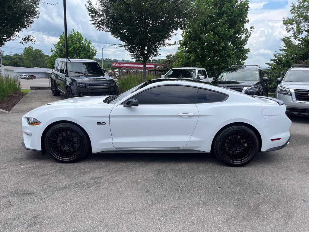 2022 Oxford White Ford Mustang GT Premium RWD Coupe