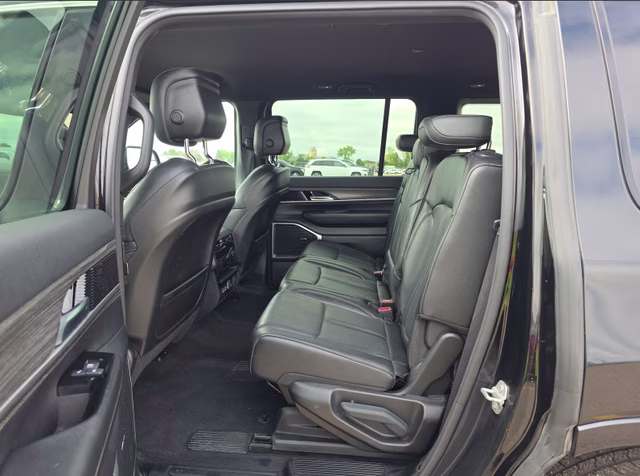 2023 Diamond Black Crystal Pearlcoat Jeep Wagoneer Series II 4X4 SUV