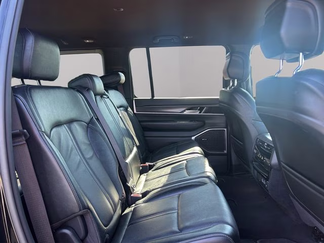 2023 Diamond Black Crystal Pearlcoat Jeep Wagoneer Series II 4X4 SUV