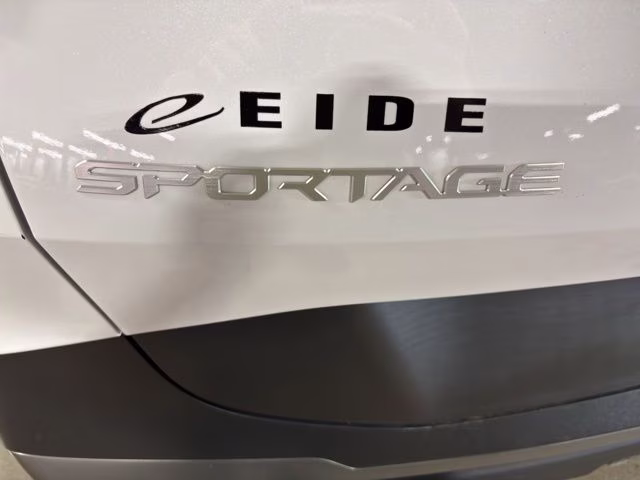 2023 Glacial White Pearl Kia Sportage X-Line AWD SUV