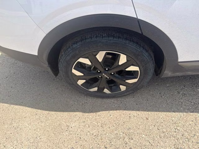 2023 Glacial White Pearl Kia Sportage X-Line AWD SUV