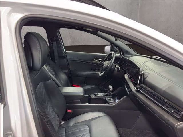 2023 Glacial White Pearl Kia Sportage X-Line AWD SUV